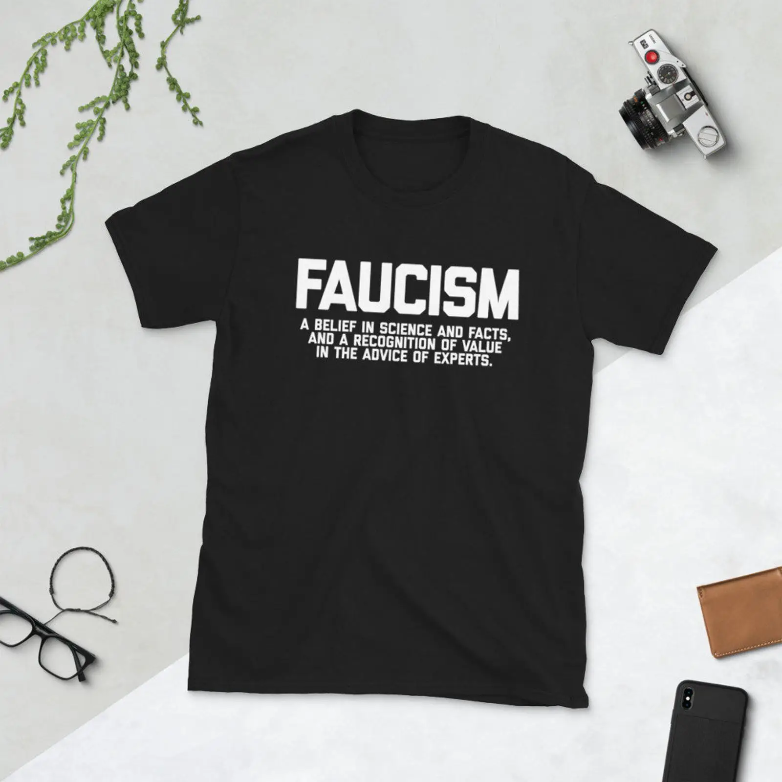 Vintage Fashion Expert - Faucizm Bilimdeki Gerçeklerin Üzerine Düşüncelişini İncelmesi